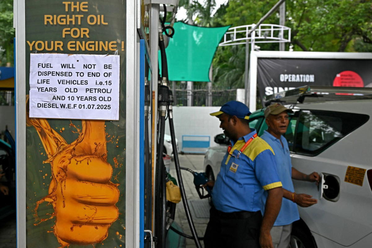 New Delhi Bans Fuel Sales to Older Vehicles in Bid to Reduce Pollution.